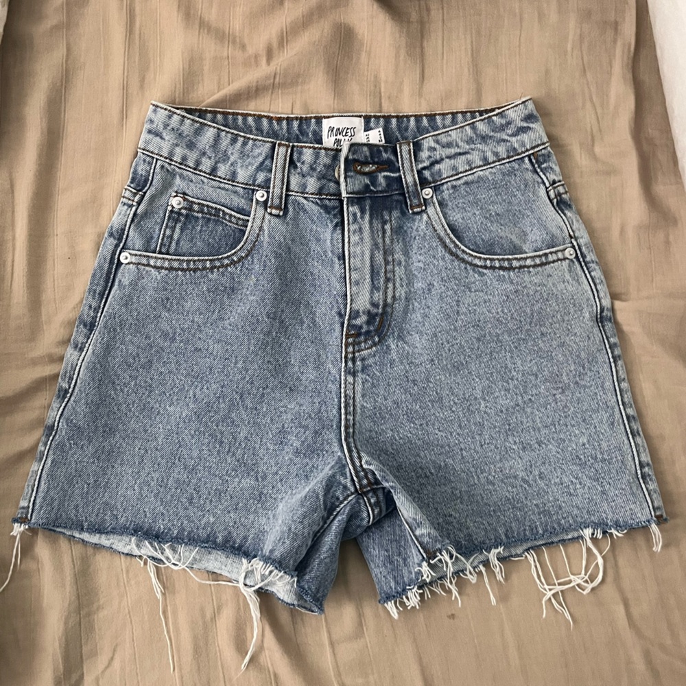 Princess Polly Laurena denim shorts petite light wash